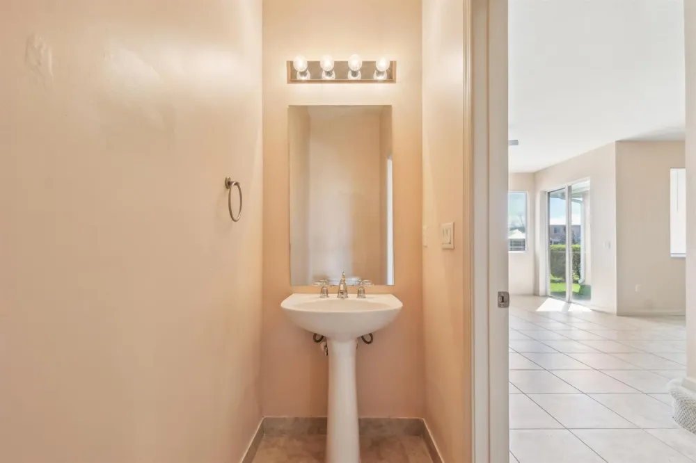 2584 SW Stockbridge Sq Square SW Vero Beach, FL 32962