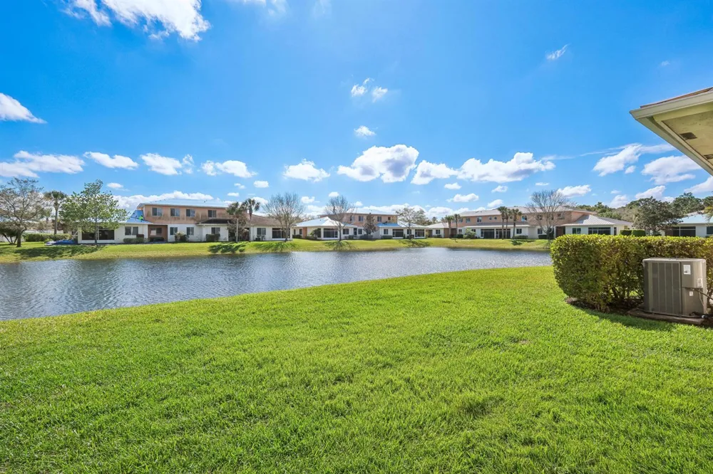 2584 SW Stockbridge Sq Square SW Vero Beach, FL 32962