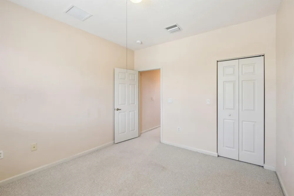 2584 SW Stockbridge Sq Square SW Vero Beach, FL 32962