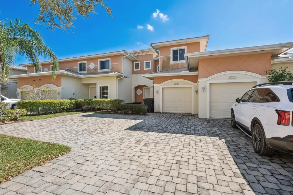 2584 SW Stockbridge Sq Square SW Vero Beach, FL 32962