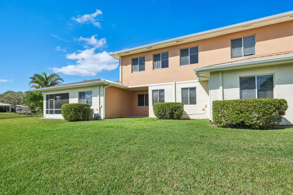 2584 SW Stockbridge Sq Square SW Vero Beach, FL 32962