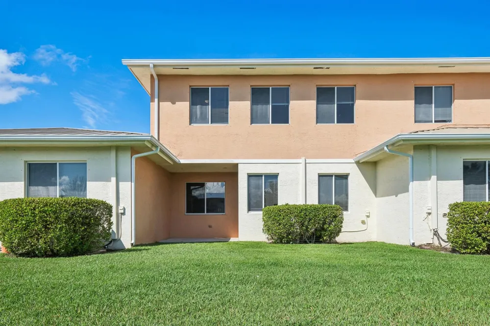 2584 SW Stockbridge Sq Square SW Vero Beach, FL 32962