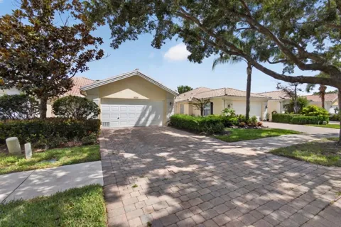 8522 SE Retreat Drive