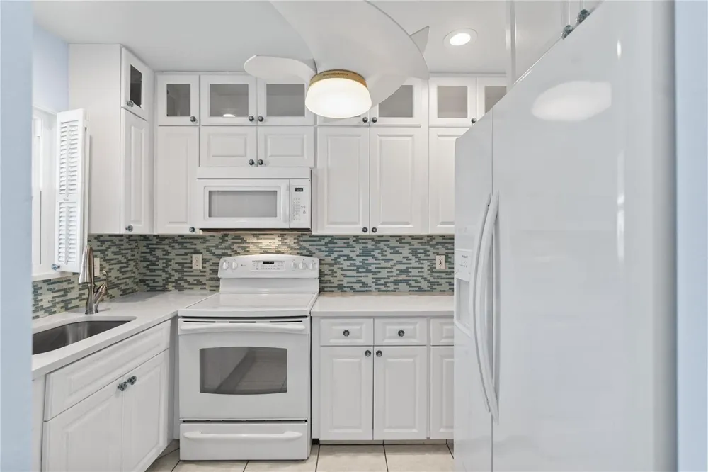 2050 NE 39th Street #302e Lighthouse Point, FL 33064