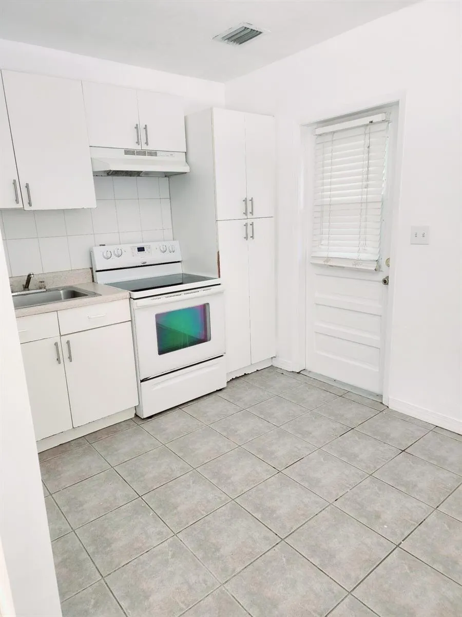 4124 32nd Court Hollywood, FL 33021