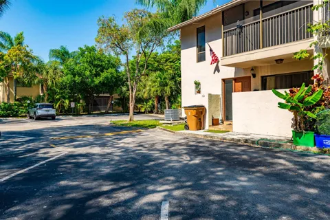 740 SE 1st Way #101