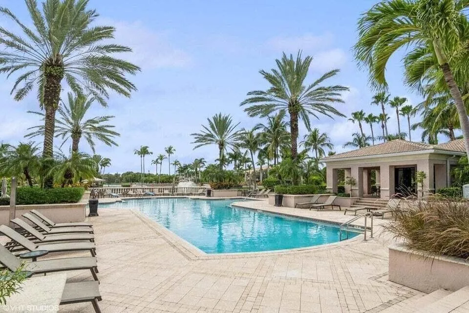 2725 Anzio Court #304 Palm Beach Gardens, FL 33410