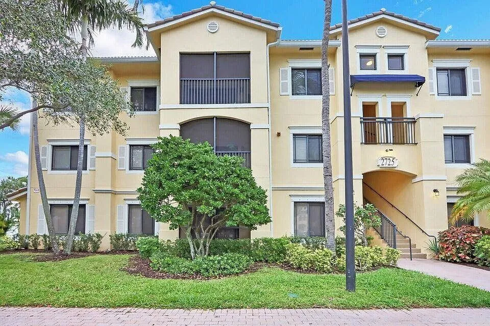 2725 Anzio Court #304 Palm Beach Gardens, FL 33410