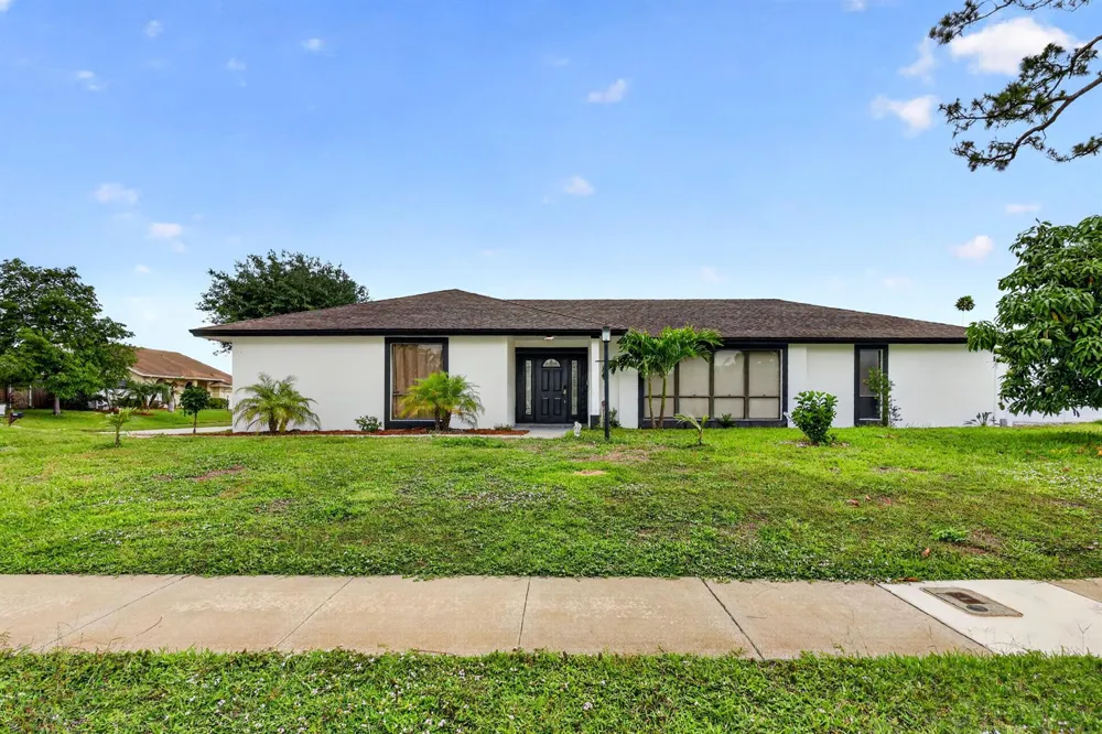 4831 Dorchester Mews Haverhill, FL 33415