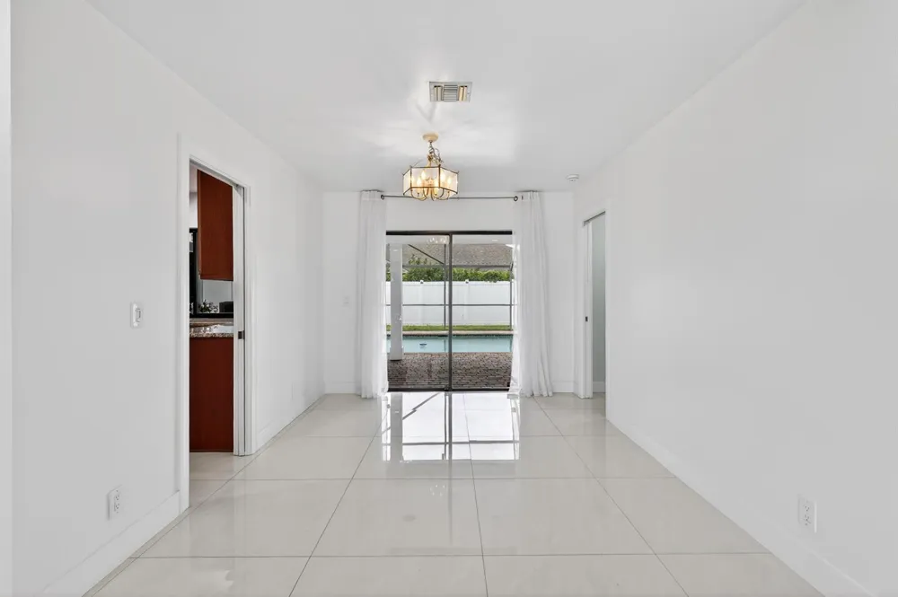 4831 Dorchester Mews Haverhill, FL 33415