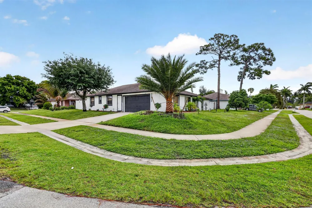 4831 Dorchester Mews Haverhill, FL 33415