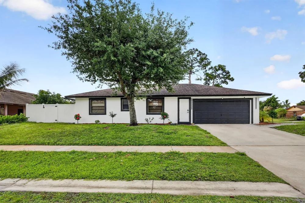 4831 Dorchester Mews Haverhill, FL 33415