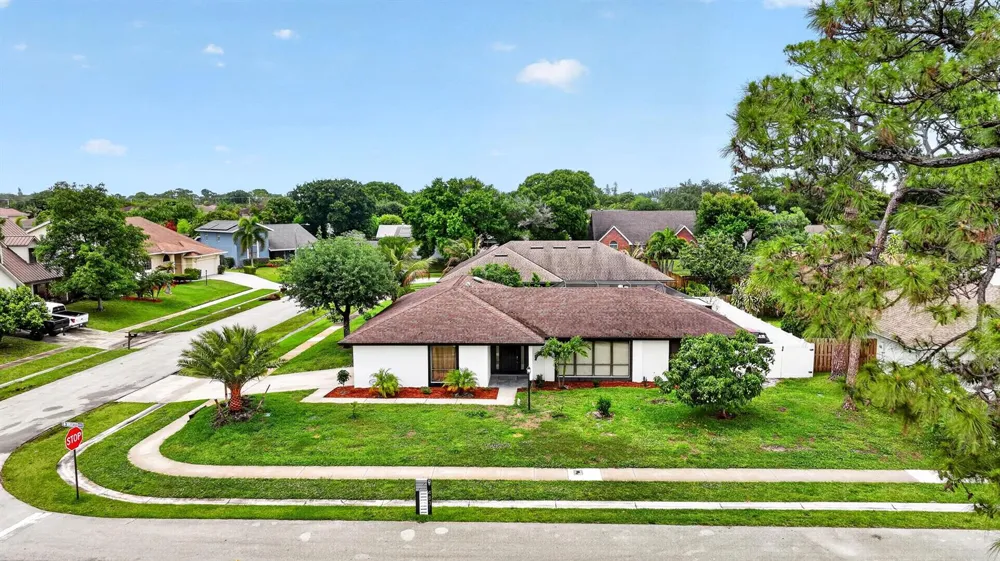 4831 Dorchester Mews Haverhill, FL 33415