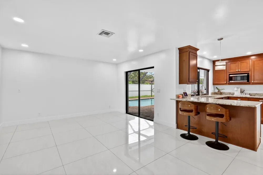 4831 Dorchester Mews Haverhill, FL 33415