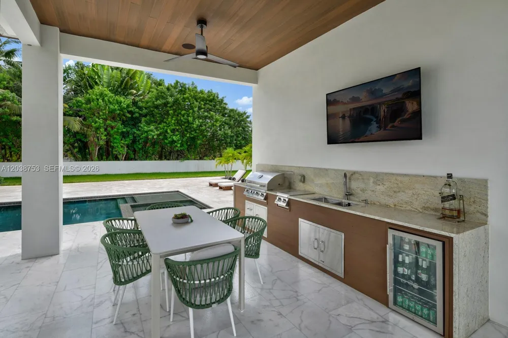 80 NW 129th Ave Miami, FL 33182