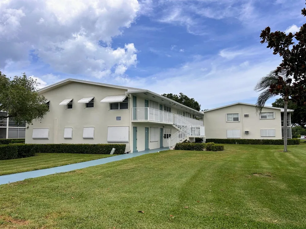 320 Horizons #103 Boynton Beach, FL 33435