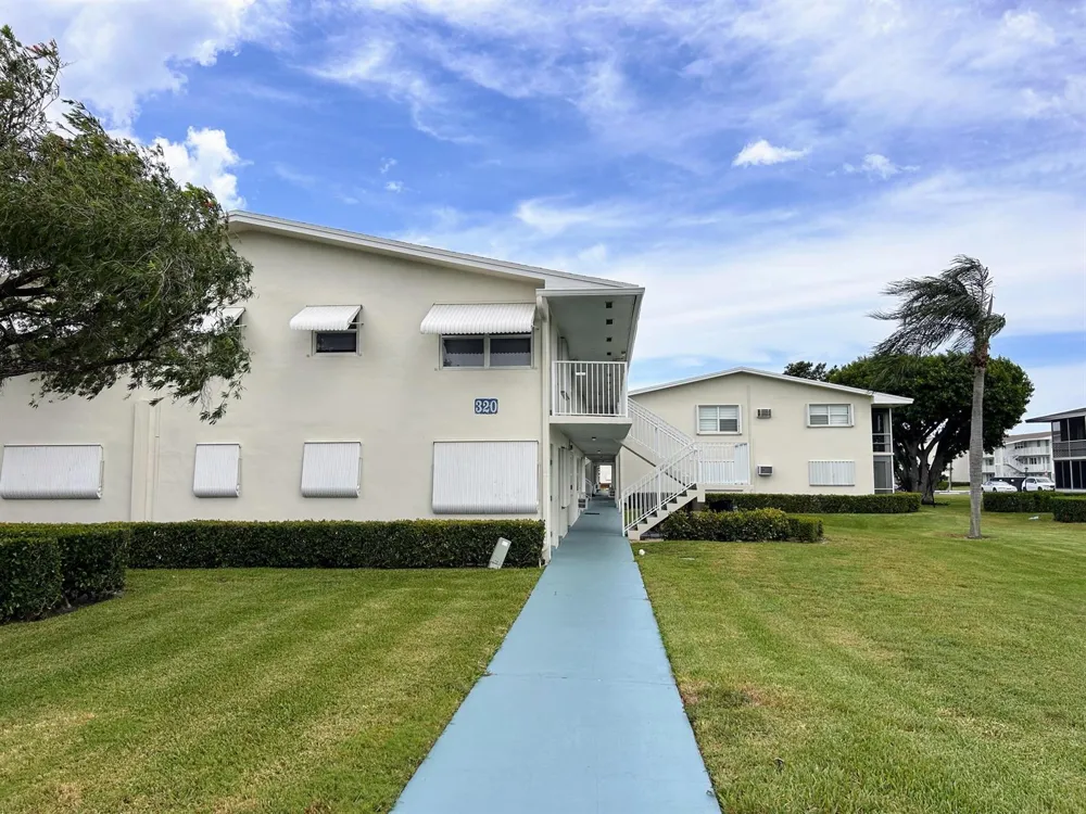 320 Horizons #103 Boynton Beach, FL 33435