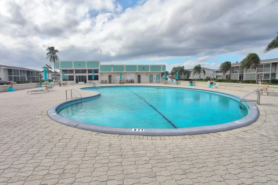 320 Horizons #103 Boynton Beach, FL 33435