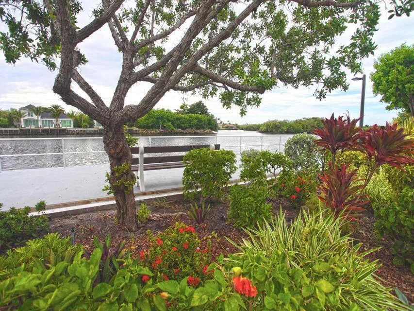 320 Horizons #103 Boynton Beach, FL 33435