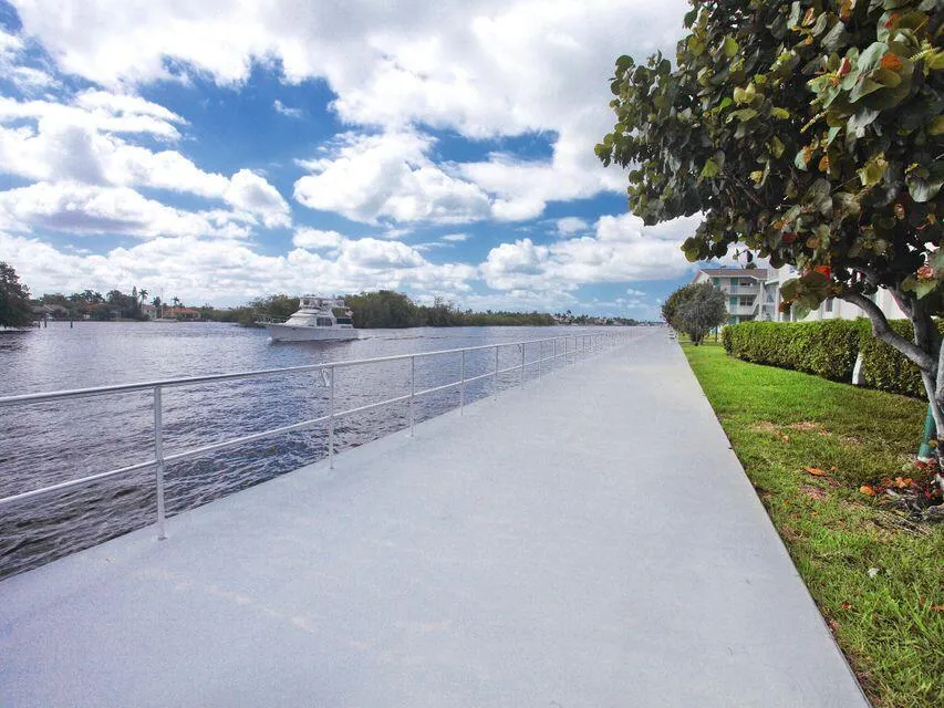 320 Horizons #103 Boynton Beach, FL 33435