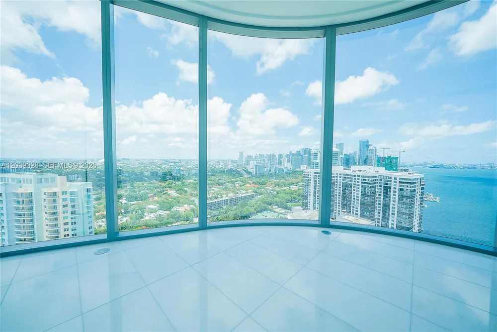 175 SE 25th Rd #2704 Miami, FL 33129
