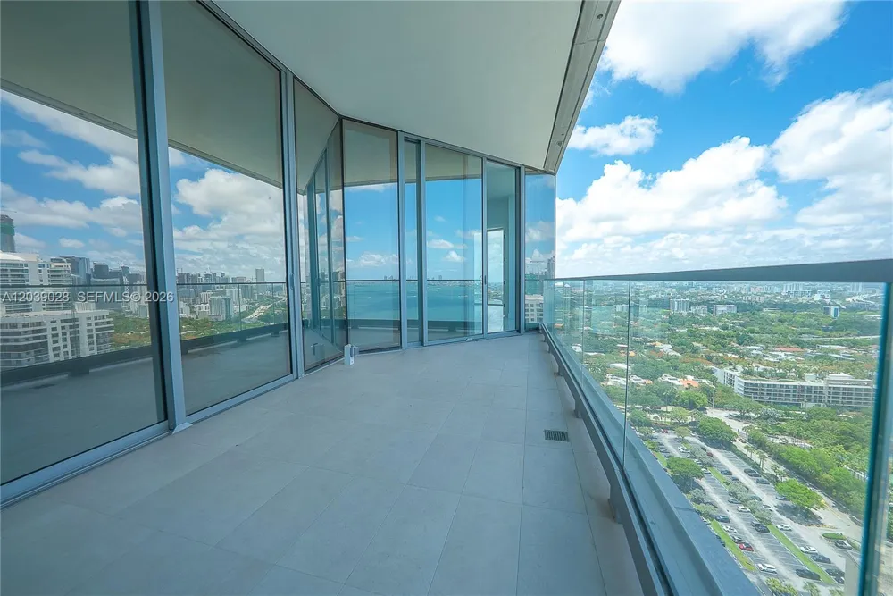 175 SE 25th Rd #2704 Miami, FL 33129