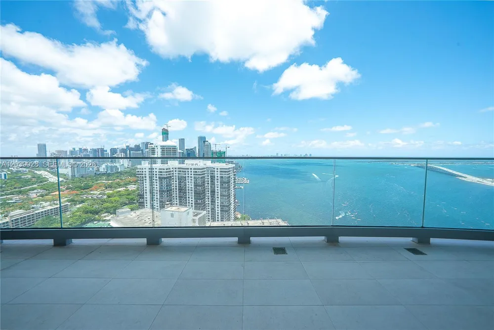 175 SE 25th Rd #2704 Miami, FL 33129