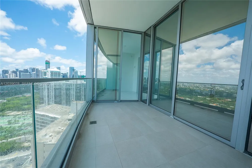 175 SE 25th Rd #2704 Miami, FL 33129