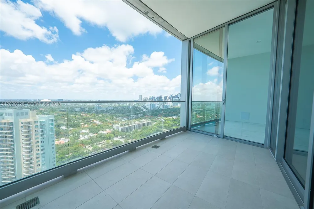 175 SE 25th Rd #2704 Miami, FL 33129