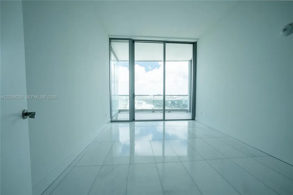 175 SE 25th Rd #2704 Miami, FL 33129