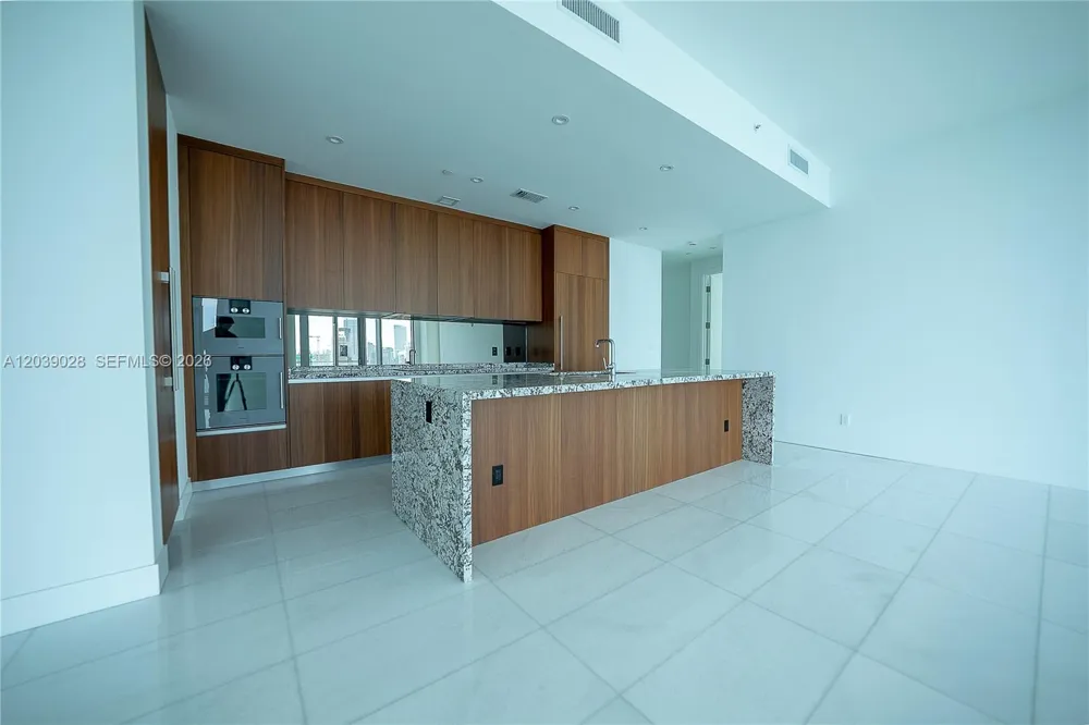 175 SE 25th Rd #2704 Miami, FL 33129