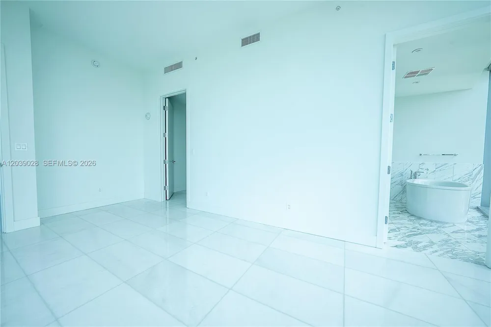 175 SE 25th Rd #2704 Miami, FL 33129