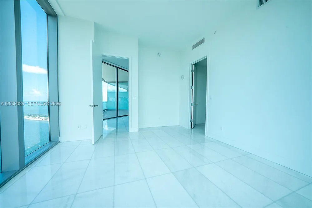175 SE 25th Rd #2704 Miami, FL 33129