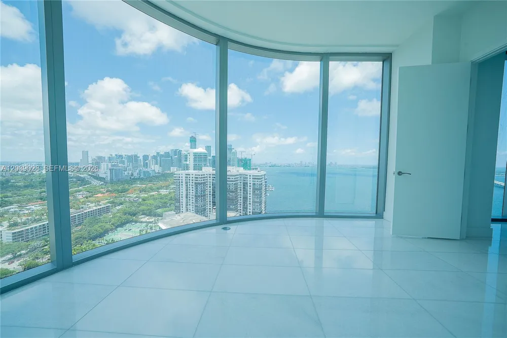 175 SE 25th Rd #2704 Miami, FL 33129