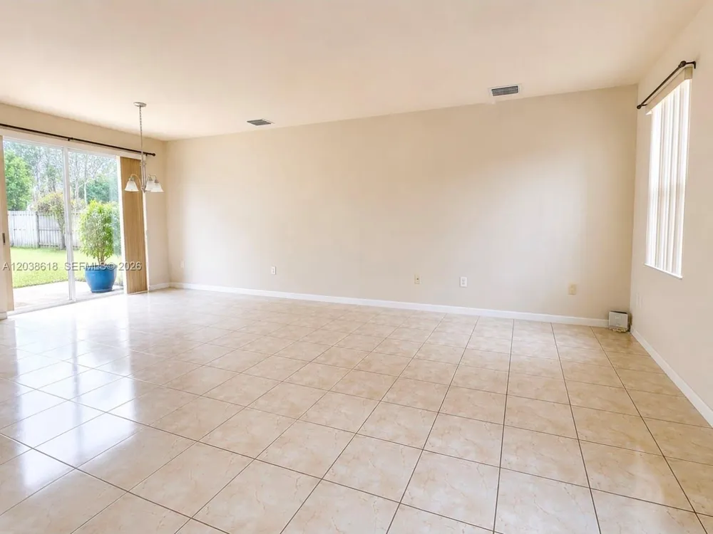 641 E Mowry Ct Homestead, FL 33030