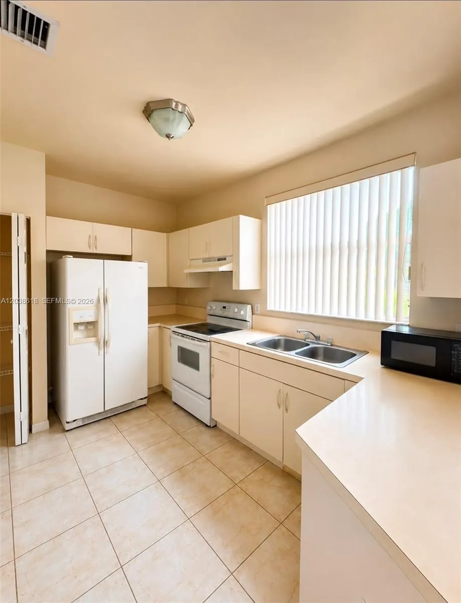641 E Mowry Ct Homestead, FL 33030