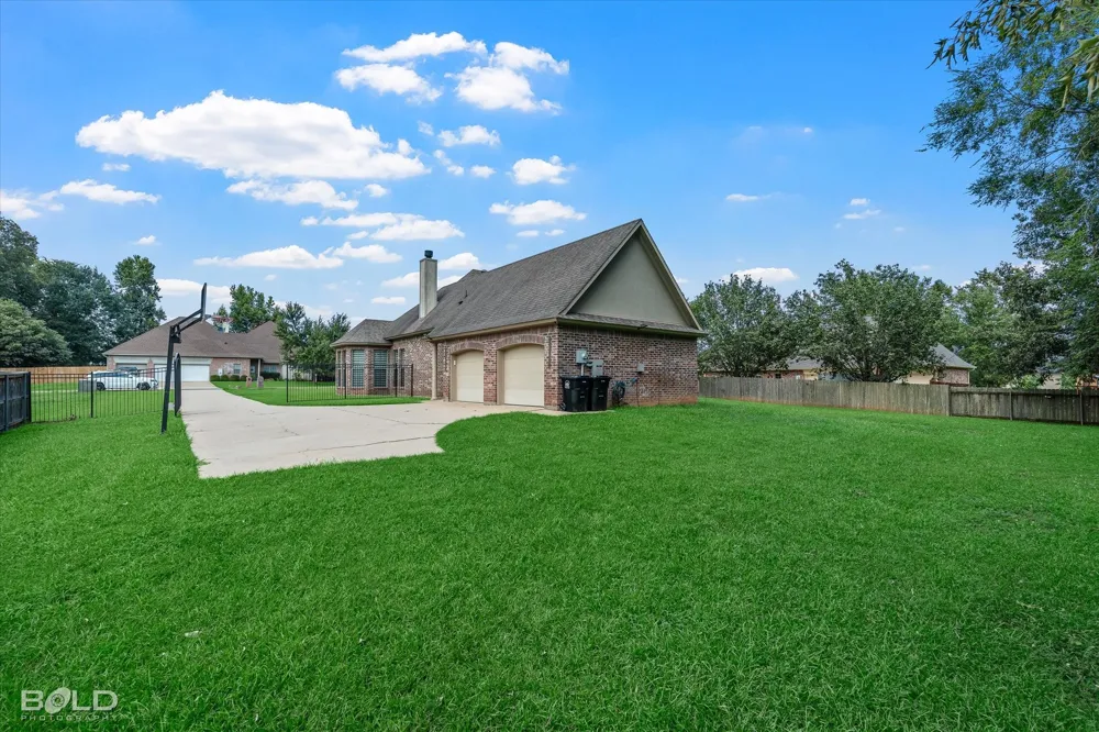 2220 Forest Hills Boulevard Haughton, LA 71037