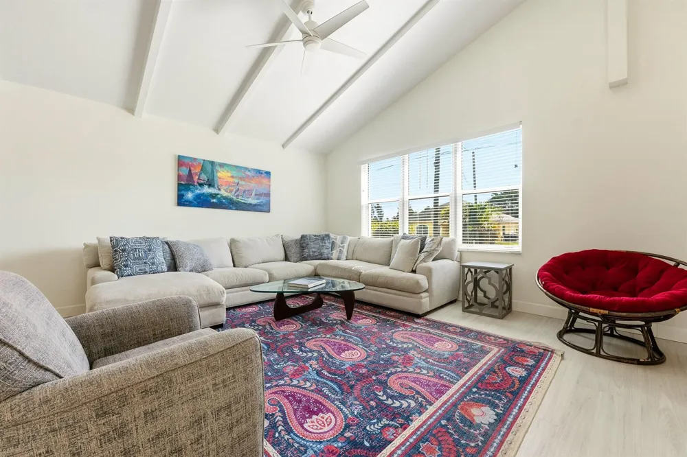 1123 Granada Hutchinson Island, FL 34949