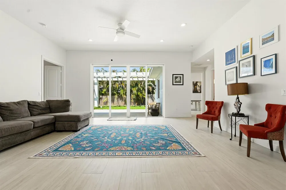 1123 Granada Hutchinson Island, FL 34949