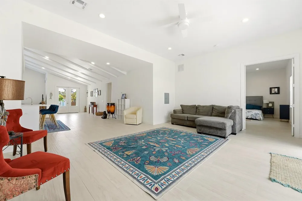 1123 Granada Hutchinson Island, FL 34949
