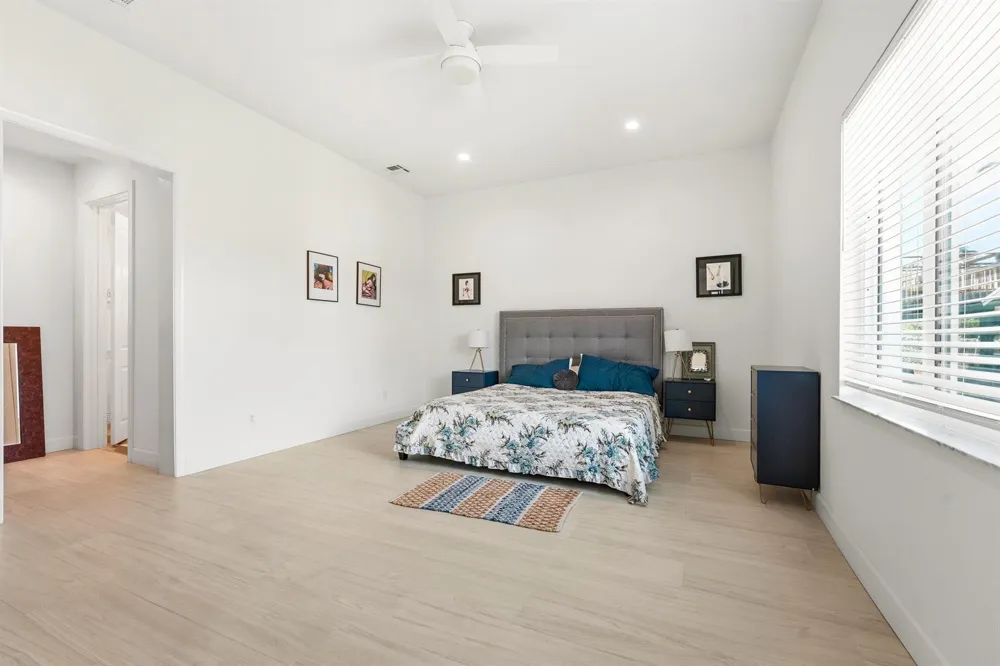 1123 Granada Hutchinson Island, FL 34949