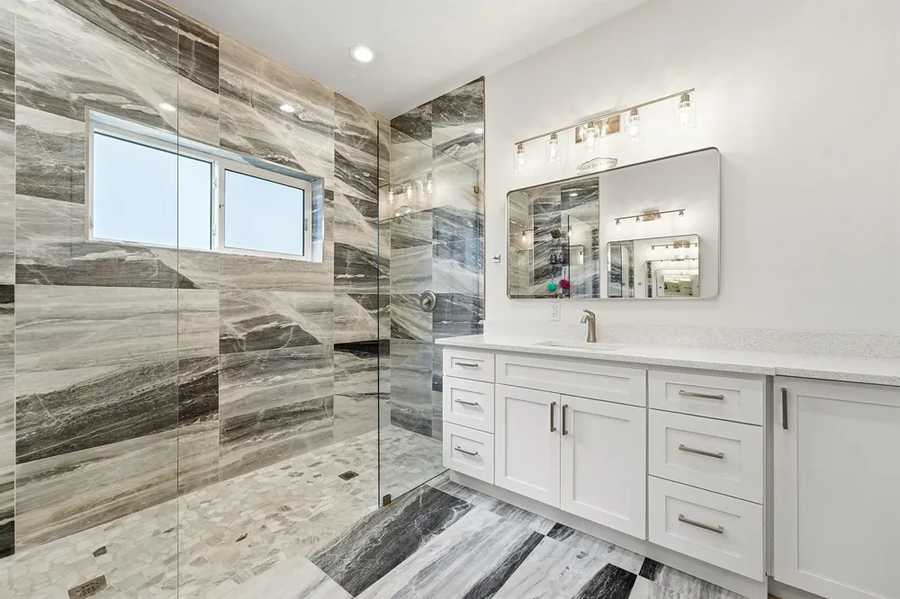 1123 Granada Hutchinson Island, FL 34949