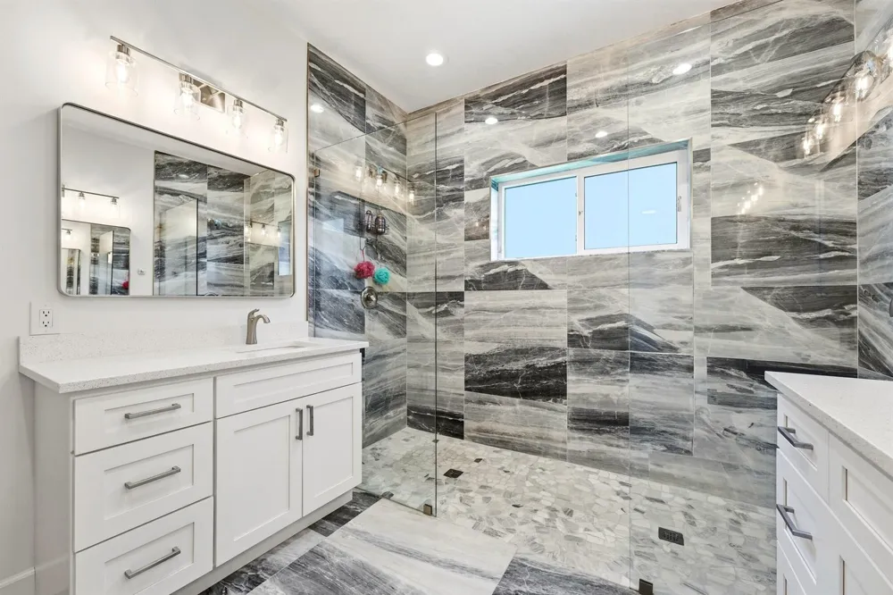 1123 Granada Hutchinson Island, FL 34949