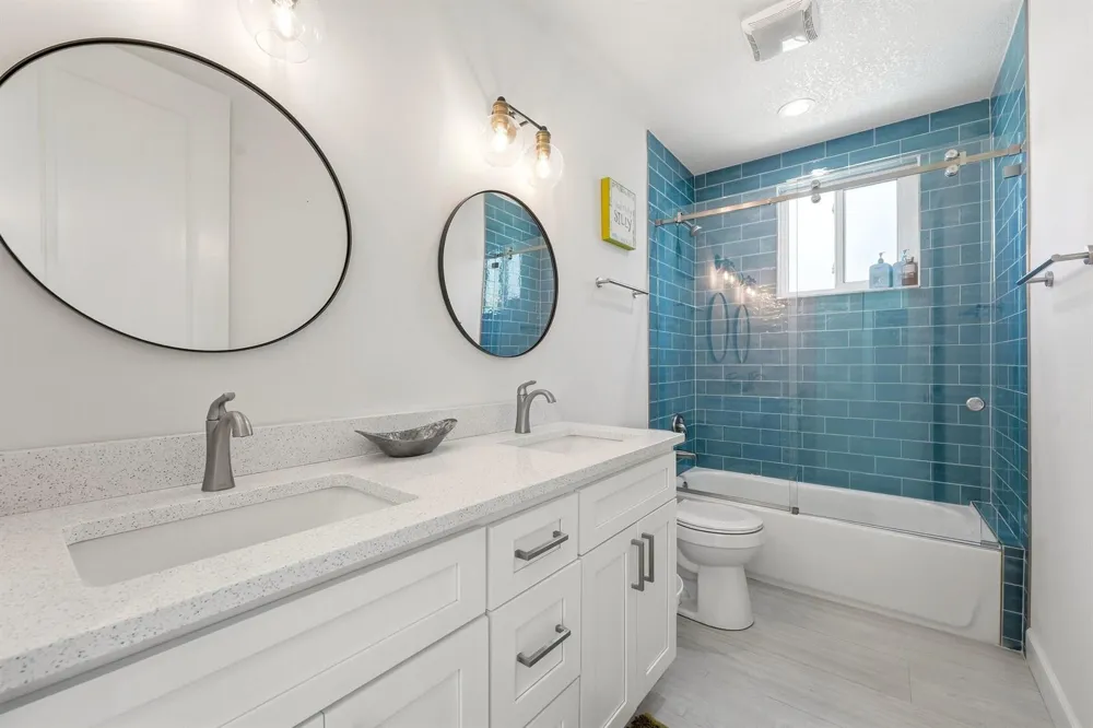 1123 Granada Hutchinson Island, FL 34949
