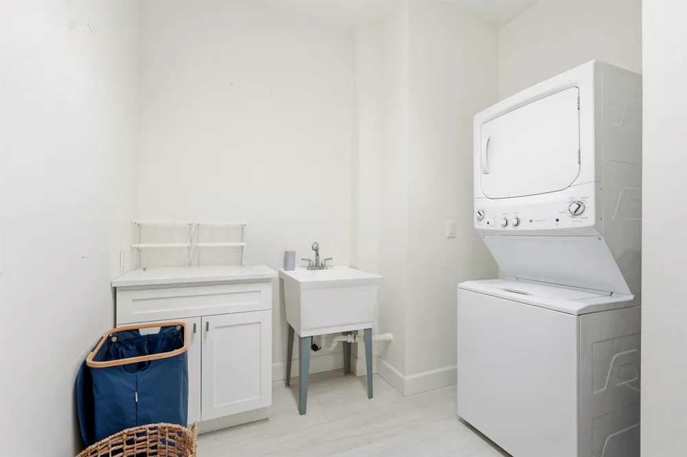 1123 Granada Hutchinson Island, FL 34949