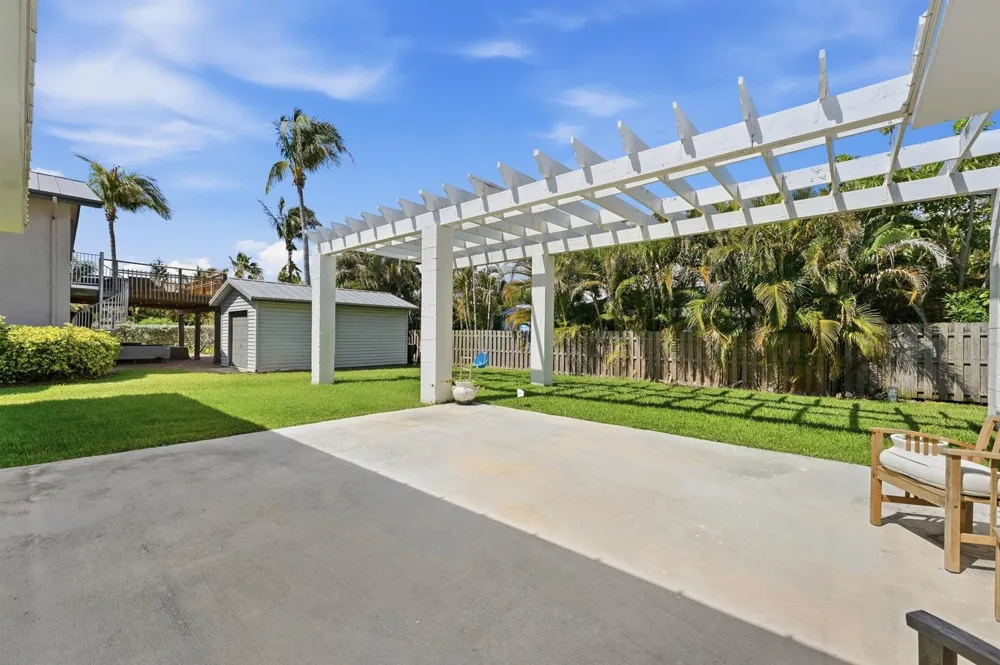 1123 Granada Hutchinson Island, FL 34949