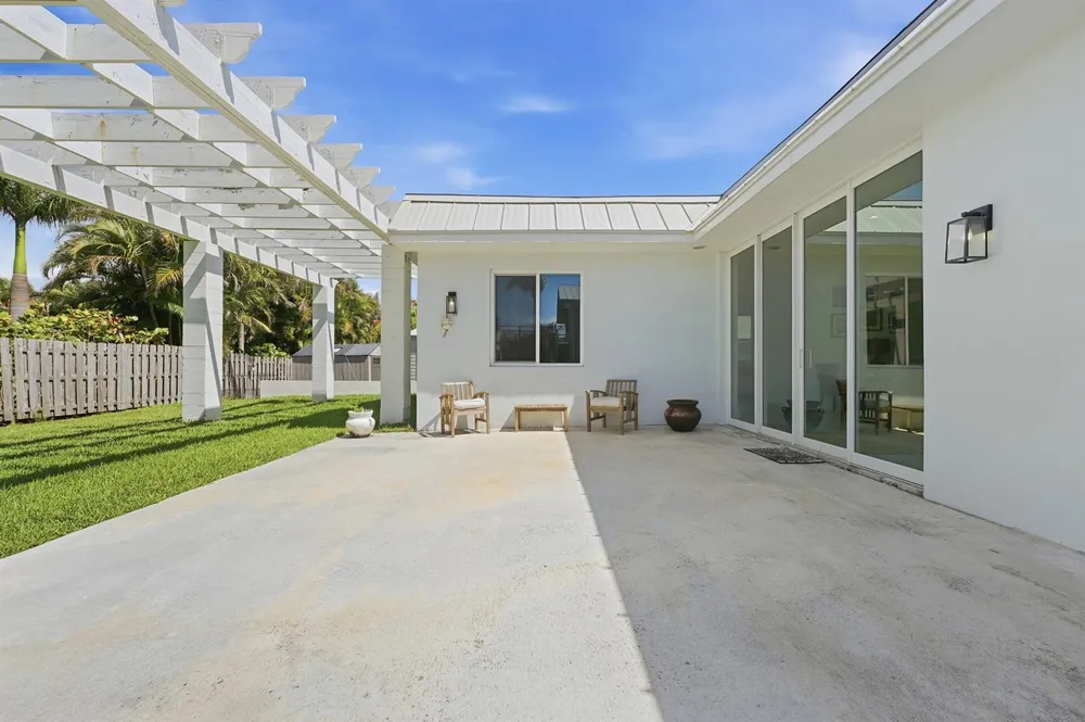 1123 Granada Hutchinson Island, FL 34949