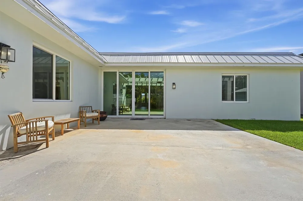 1123 Granada Hutchinson Island, FL 34949