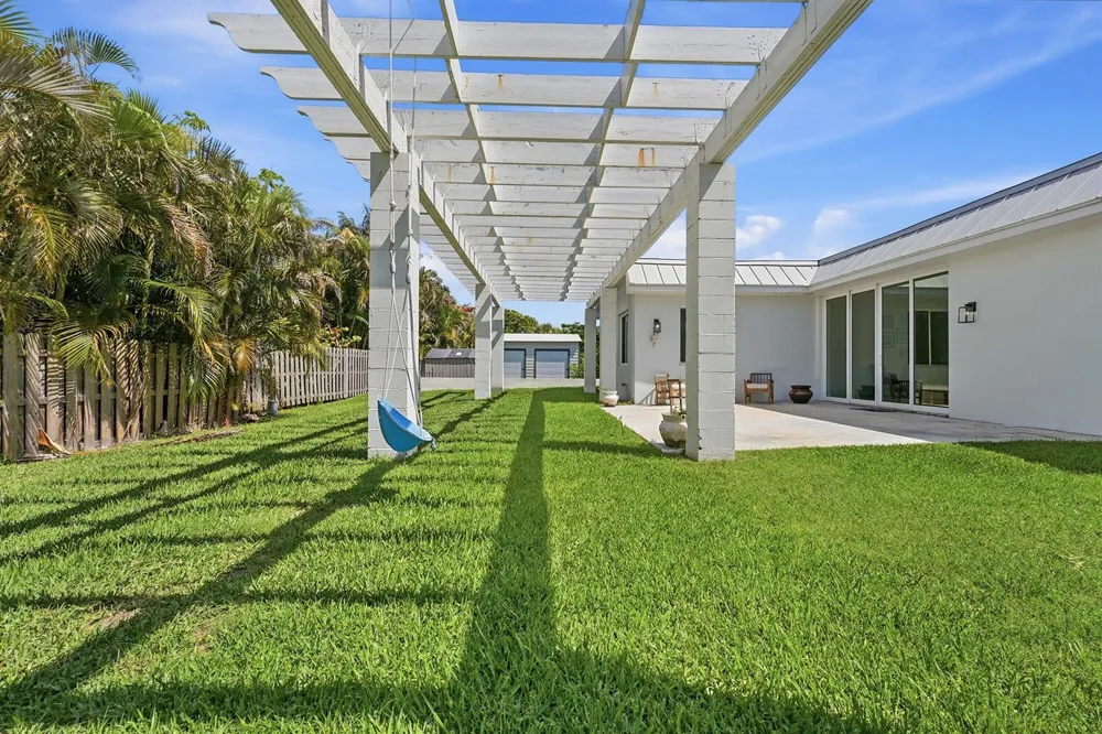 1123 Granada Hutchinson Island, FL 34949