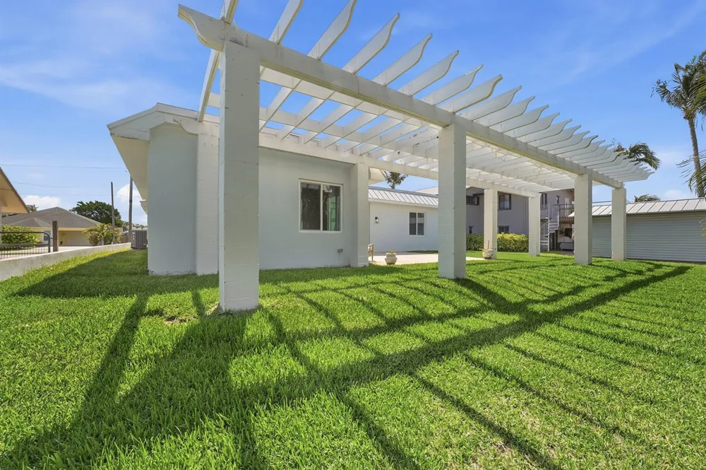 1123 Granada Hutchinson Island, FL 34949